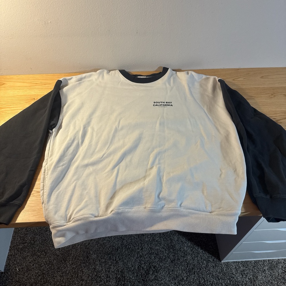 Women’s Pacsun Navy and White Sweater